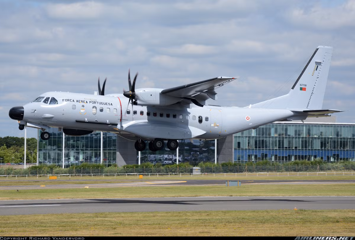 Máy bay sử dụng cặp động cơ turboprop PW127 với cánh quạt 5 lá cực bền cho tốc độ bay tối đa 480km/h, trần bay 7.620m, có khả năng bay liên tục trên không 11 tiếng và với cự ly tối đa 5.630km. Nguồn ảnh: Airlines.net