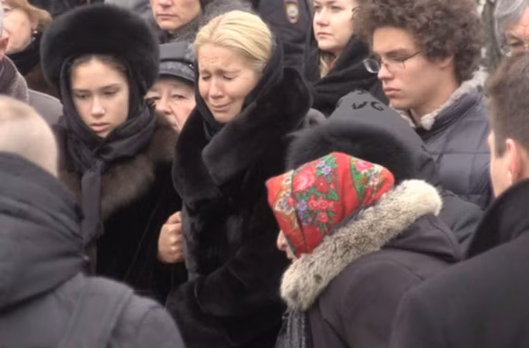 Nữ nhà báo Catherine Odintsov xúc động trước sự ra đi của người tình. 2 người đã có với nhau 2 mặt con.