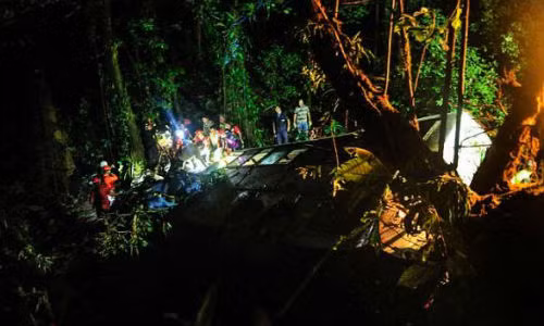 Tai nạn xe buýt thảm khốc ở Brazil, 51 người thiệt mạng Tai nan xe buyt tham khoc o Brazil, 51 nguoi thiet mang