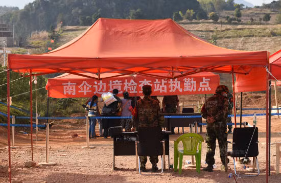 Trạm kiểm soát ở biên giới Trung Quốc - Myanmar.