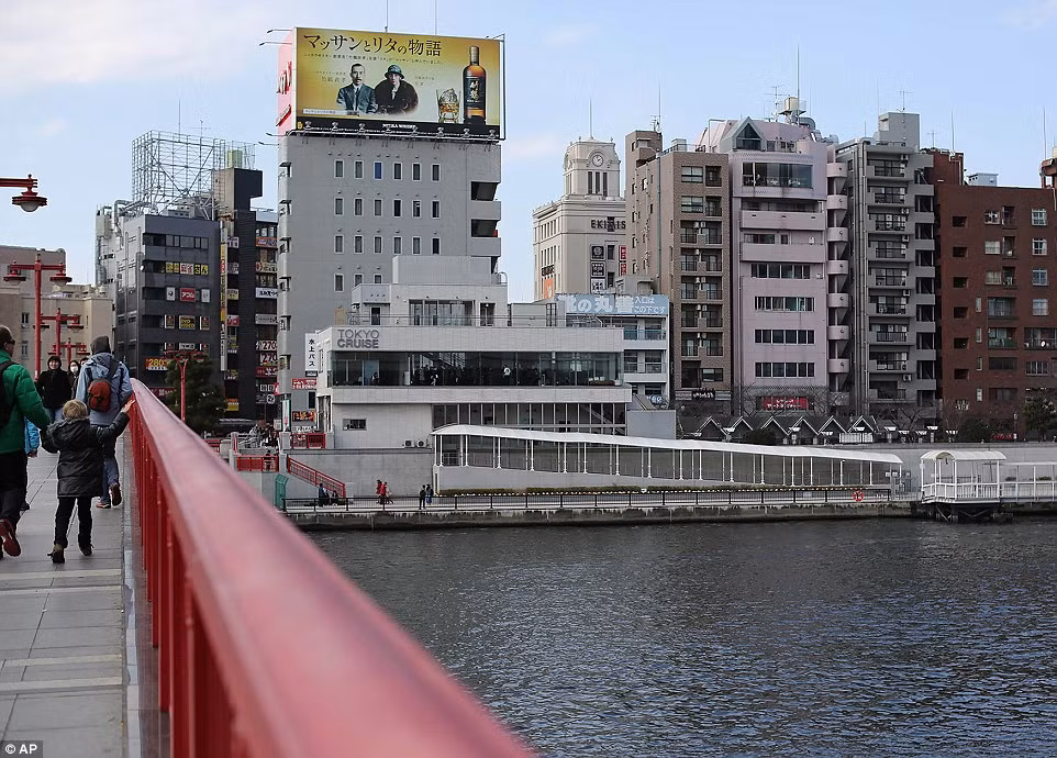 Cũng khu vực đó ngày nay, nơi nổi tiếng với dân bản địa và du khách vì những cửa hàng mua sắm và nhà hàng ăn uống. Nhật Bản đã nhanh chóng tái thiết thành phố sau khi chiến tranh kết thúc.