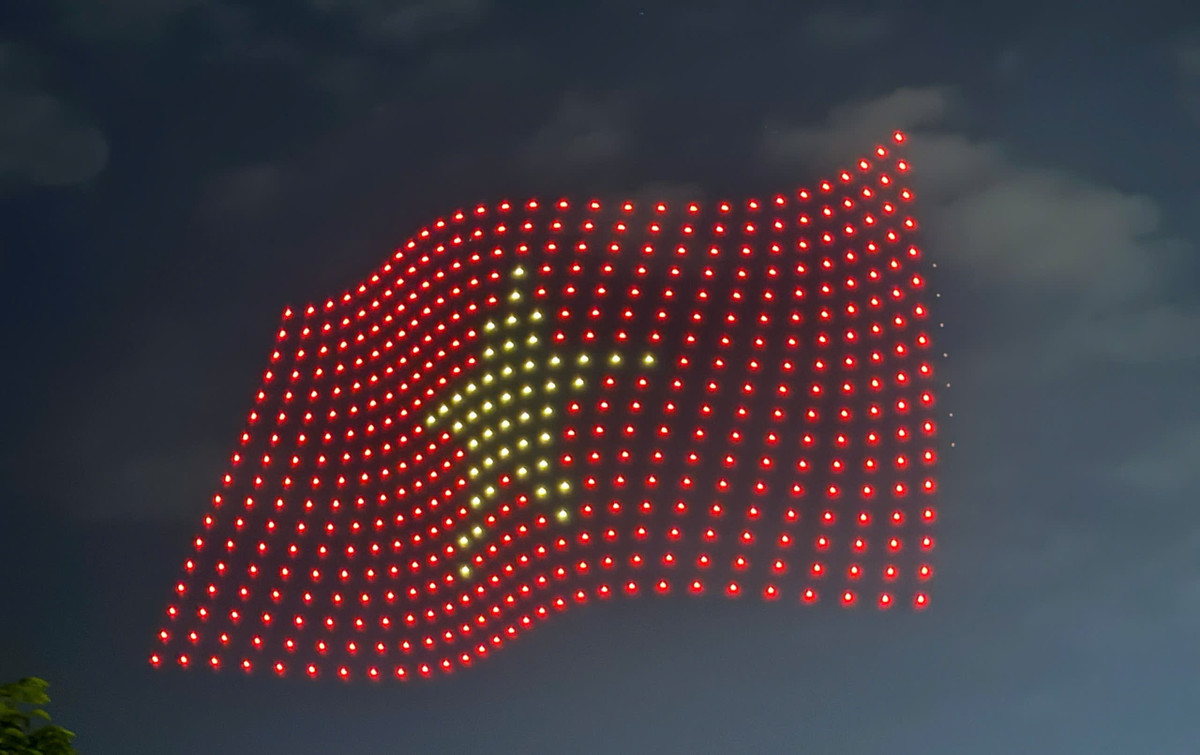 Giải cứu người phụ nữ mang thai ngất xỉu trong Lễ hội ánh sáng - Hình 3 Giai cuu nguoi phu nu mang thai ngat xiu trong Le hoi anh sang-Hinh-3