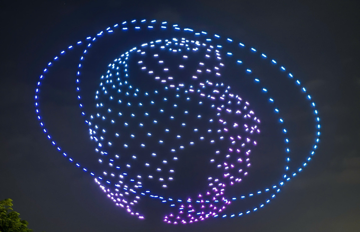 Giải cứu người phụ nữ mang thai ngất xỉu trong Lễ hội ánh sáng - Hình 7 Giai cuu nguoi phu nu mang thai ngat xiu trong Le hoi anh sang-Hinh-7