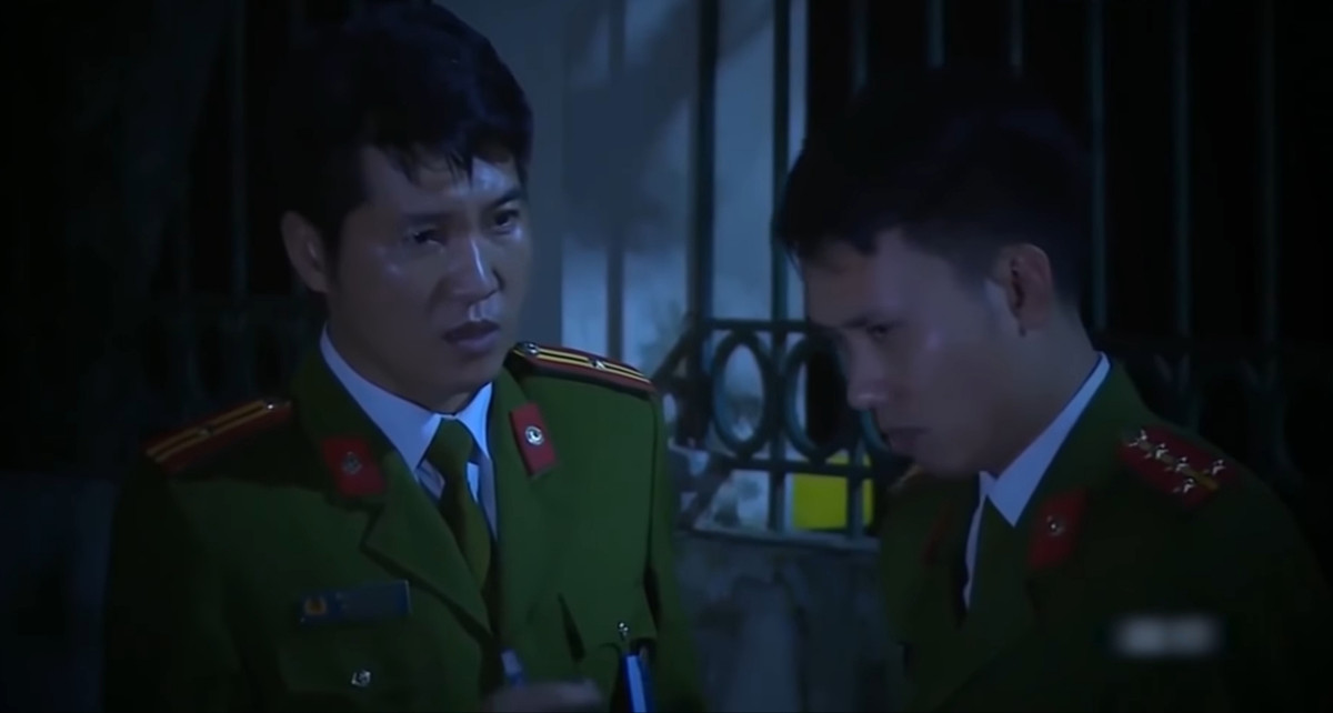 Nhận thấy đối tượng Hùng có biểu hiện không bình thường về tâm thần, có hành vi trêu ghẹo các cháu học sinh, vừa qua lại thực hiện hành vi hiếp dâm với một cô gái ngay giữa cánh đồng nên cơ quan điều tra đặt nghi vấn rất có thể Hùng có liên quan đến vụ án hai cháu gái mất tích cách đó nửa năm.