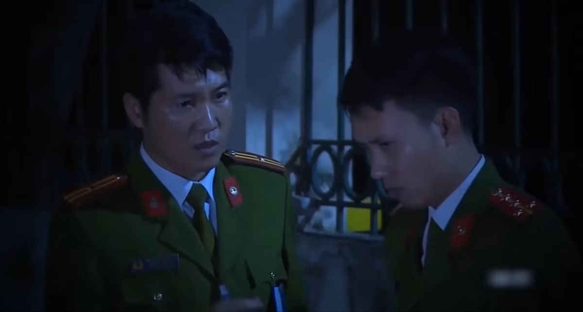 Nhận thấy đối tượng Hùng có biểu hiện không bình thường về tâm thần, có hành vi trêu ghẹo các cháu học sinh, vừa qua lại thực hiện hành vi hiếp dâm với một cô gái ngay giữa cánh đồng nên cơ quan điều tra đặt nghi vấn rất có thể Hùng có liên quan đến vụ án hai cháu gái mất tích cách đó nửa năm.