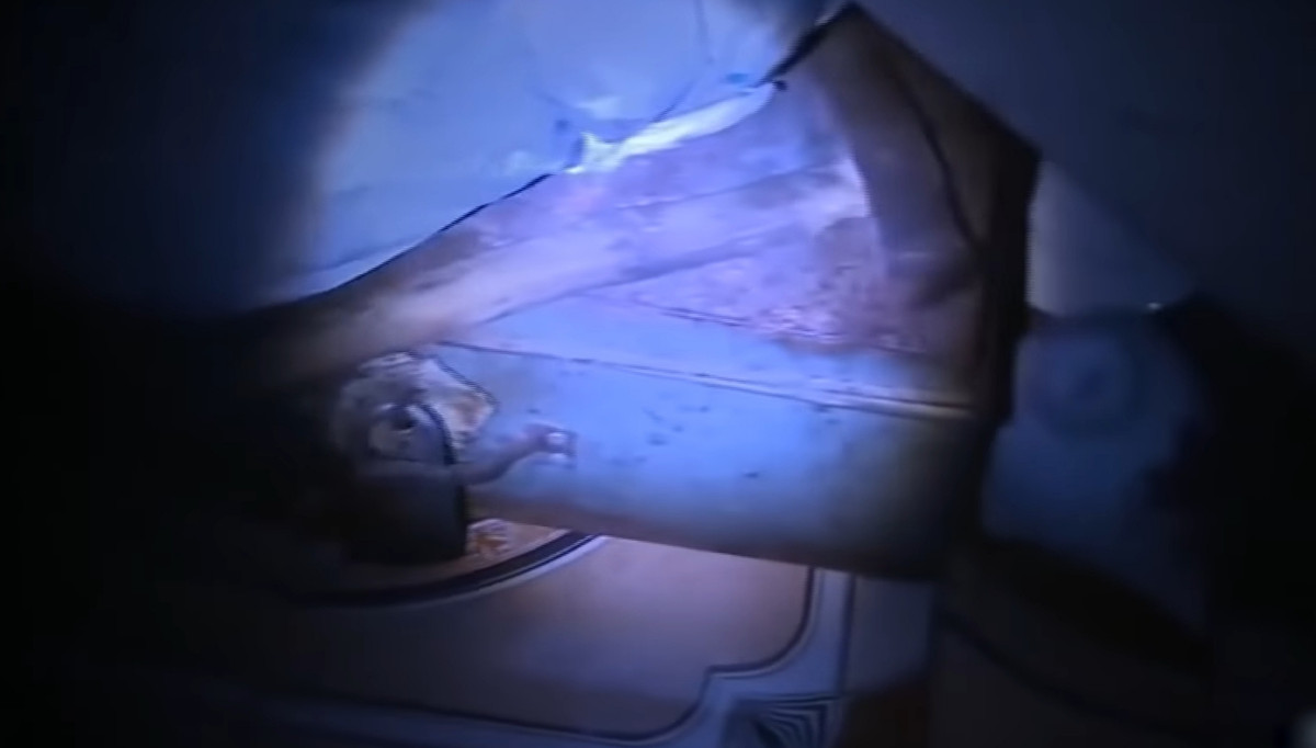 Chứng kiến sự việc kinh hoàng này, bà Nền sợ hãi bỏ sang nhà con gái ở nhờ. Sau đó, Hùng và bố đẻ đem đốt các tang vật và chôn 2 cháu bé trong vườn nhà mình.