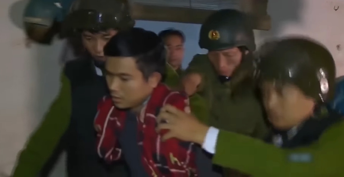 Hùng khai, sáng 19/11, Hùng ở nhà và nghĩ đến việc các cô gái từ chối tình cảm của mình, thậm chí đã hơn 30 tuổi nhưng Hùng không tán nổi một cô gái.