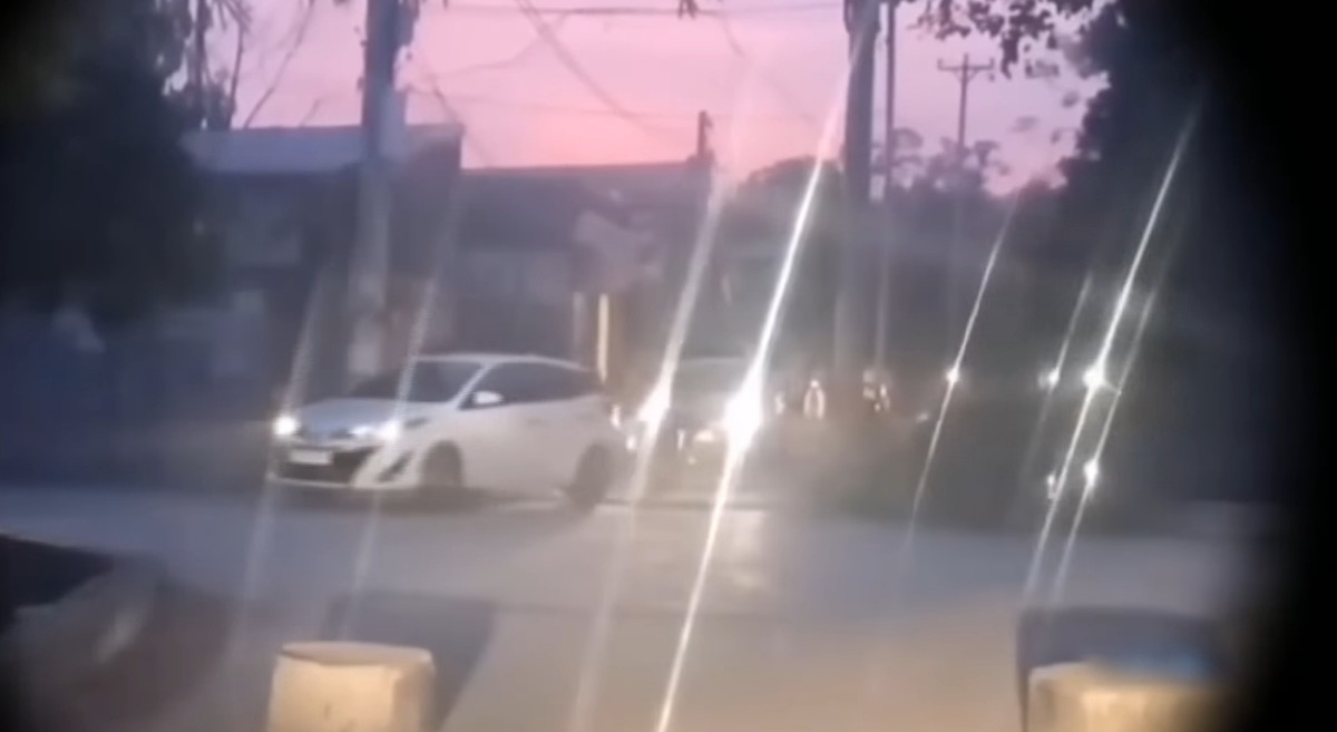 Mọi người nghi ngờ, hai cháu gái đã bị bắt cóc, bán ra nước ngoài vì thời điểm đó có nhiều người dân có nhìn thấy một số ô tô lạ đi lại trong thôn Vĩnh Trung. Tuy nhiên, khi công an làm việc với các chủ xe và tài xế thì kết quả đều có bằng chứng ngoại phạm. 