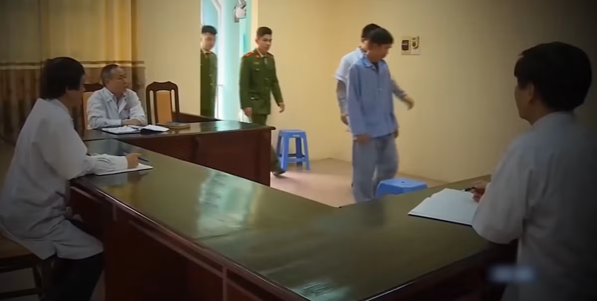 Bản thân đối tượng Hùng cũng được xác định là bị thần kinh. Qua xét xử, đại diện VKSND TP Hà Nội đề nghị tòa phạt Hùng án tù chung thân. Tuy nhiên, HĐXX nhận định, riêng hành vi giết người bị cáo đã có 3 tình tiết tăng nặng là giết trẻ em, có tính chất côn đồ và phạm tội đến cùng.