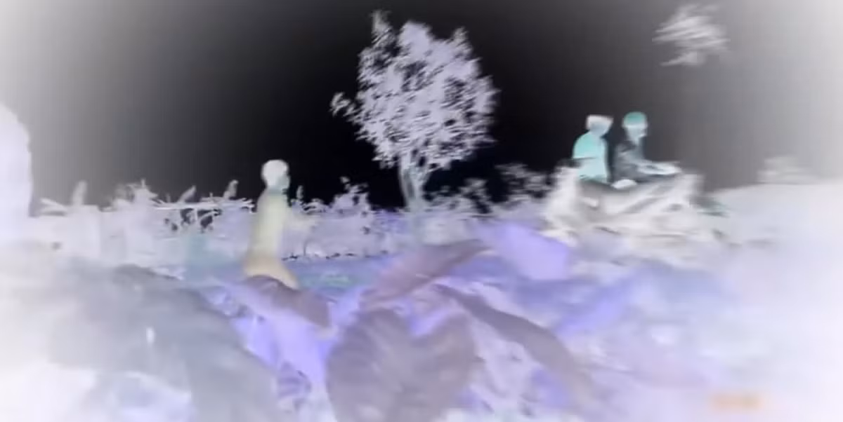 Sau một thời gian (khoảng gần nửa năm) vụ án đi vào ngõ cụt, thì tại xã Khai Thái lại xảy ra vụ một người đàn ông có hành vi đồi bại với người phụ nữ cùng xã trên cánh đồng thôn Vĩnh Trung. Người đàn ông sau đó bị người dân đuổi bắt, cũng từ đây cơ quan công an đã phát hiện nhiều tình tiết, mở ra nhiều hướng điều tra mới về sự mất tích bí ẩn của hai cháu gái. 