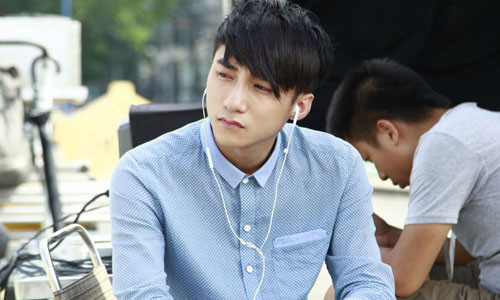 Son Tung MTP bi cong ty quan ly cu kien ra toa