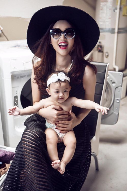 Theo tiết lộ mới nhất, ca sĩ Maya vừa được một kênh truyền hình mời đảm nhận vai trò MC cho một chương trình về chăm sóc em bé và phụ nữ sau khi sinh.