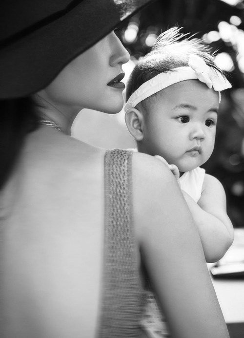 Nữ ca sĩ hạ sinh bé Bồ Câu tại Mỹ vào tháng 1/2015.