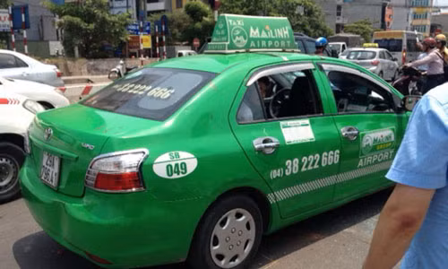 Taxi Mai Linh dam CSGT, dan nem da moi chiu dung