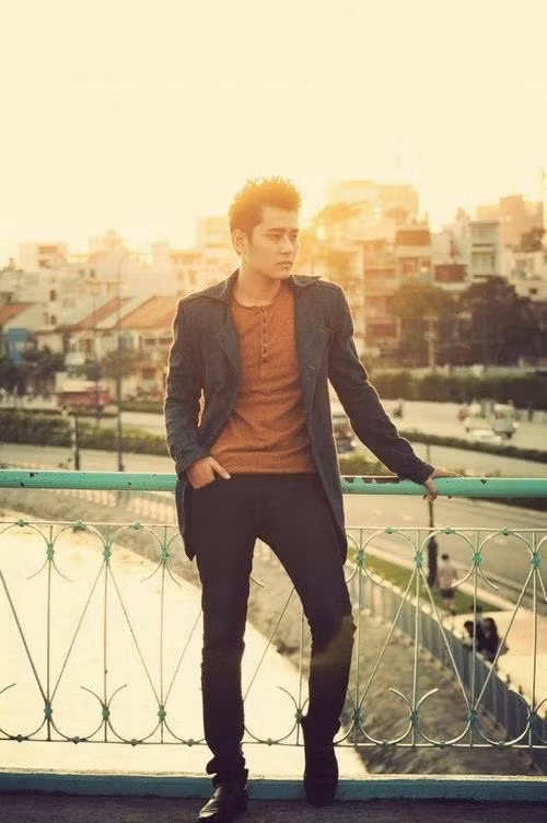 Hiện tại bạn bè của Quang Minh đang kêu gọi các khán giả, "mạnh thường quân" chung tay giúp đỡ để gia đình có kinh phú giúp anh vượt qua cơn bạo bệnh. Theo chia sẻ từ em trai Quang Minh, mỗi ngày, chi phí lọc máu cho nam MC tốn khoảng 20 triệu. Các biện pháp chữa trị hiện giờ chưa thể xác định nhưng mức chi phí sẽ còn đòi hỏi cao hơn nữa.