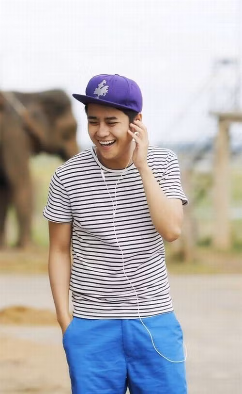 Bạn bè và người thân của Quang Minh cho biết, MC trẻ đang rơi vào tình trang hôn mê sâu do bệnh suy gan và suy thận.