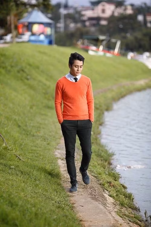 Trong ấn tượng của thầy cô và bạn bè, Quang Minh là chàng trai tài năng, nhiệt tình với các hoạt động của trường. Anh cũng là một gương mặt sáng giá, nổi tiếng và được nhiều người yêu mến.