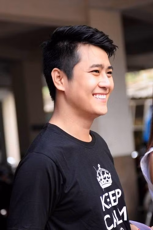 Chàng MC điển trai mắc trọng bệnh này có giọng nói truyền cảm, ánh mắt sáng ngời và nụ cười dễ mến. Chính điều đó giúp Quang Minh dễ dàng tạo thiện cảm với khán giả truyền hình.