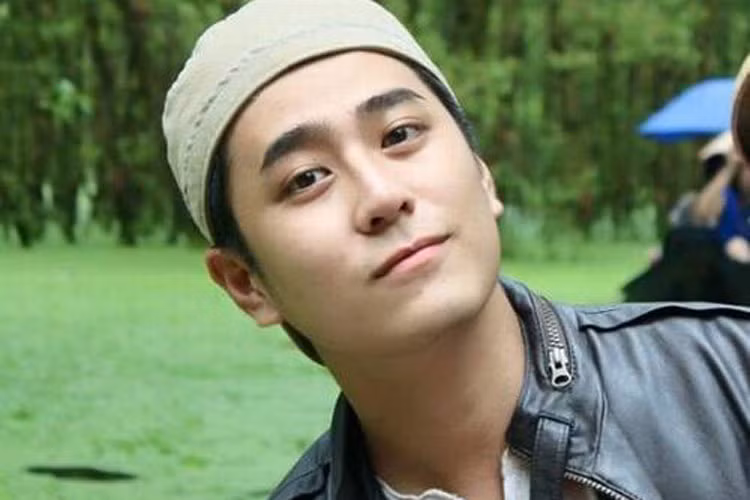 Chan dung chang MC dien trai mac trong benh