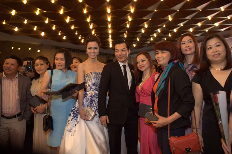 "Quyên" được công chiếu tại rạp Kino International - là một rạp chiếu nằm tại đại lộ Karl – Marx - một đại lộ có tính lịch sử vẫn còn lưu dấu ấn của kiến trúc thời Đông Đức trước đây. Nhiều người Đức coi đây là rạp chiếu phim cổ đẹp nhất của thành phố Berlin.