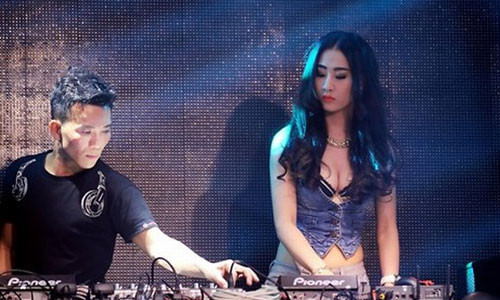 Nhung nu DJ bi khach bo chat kich thich vao do uong-Hinh-3