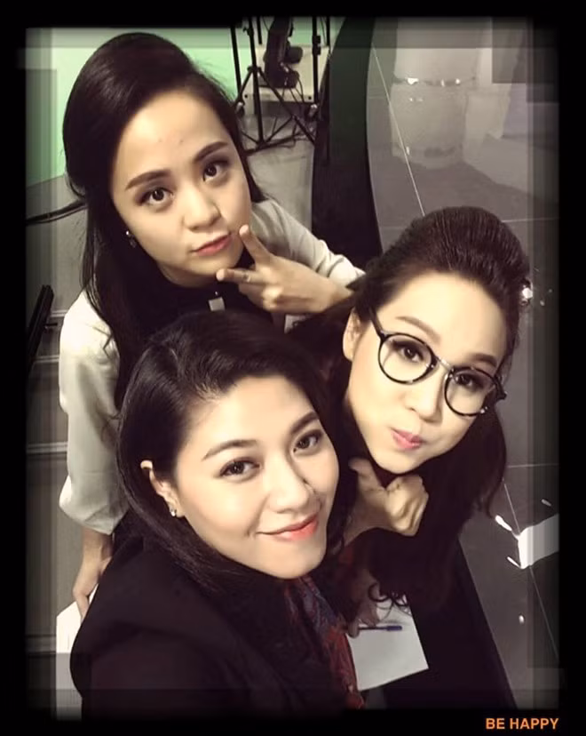 MC xinh đẹp chia sẻ, đó là đặc thù công việc nên cô và các đồng nghiệp dần thích nghi và biết cách sắp xếp, sử dụng thời gian hợp lý. Việc mang tới cho khán giả truyền hình cả nước những thông tin nóng hổi, có ích chính là niềm vui của cả ê-kíp. Sau đợt nghỉ lễ, cô sẽ xin phép ban lãnh đạo để được về quê thăm gia đình.