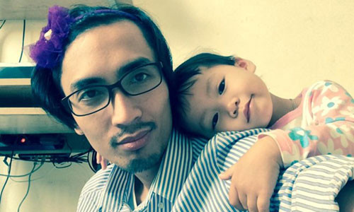 Chuyen cua ga trong hang ngay xin sua me nuoi con