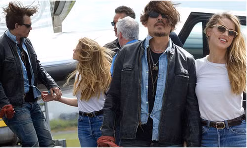 Vo chong Johnny Depp xuat hien lan dau tien sau dam cuoi