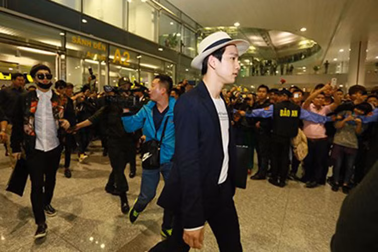 Thành viên Jr (GOT7) điển trai và lịch lãm.