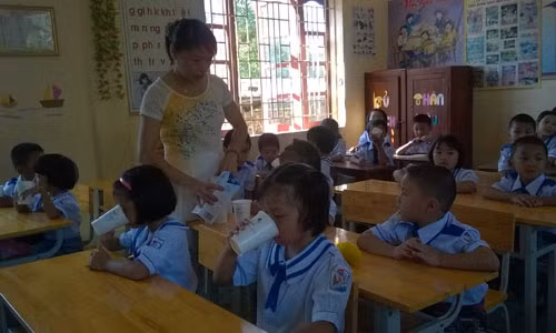 TH true MILK tang 400.000 ly sua cho hoc sinh Nghe An-Hinh-2