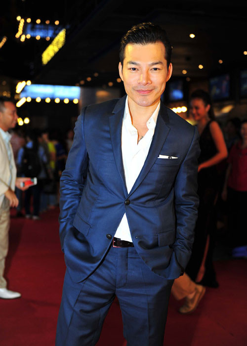 Ở phần giao lưu, Trần Bảo Sơn chia sẻ: “Tôi lâng lâng trong cảm xúc hạnh phúc khi “Hy sinh đời trai” được sự đón nhận của đông đảo giới nghệ sĩ và khán giả hâm mộ".