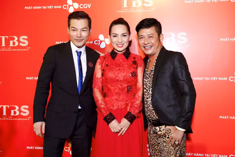 Diễn viên Trần Bảo Sơn chụp ảnh cùng Phi Nhung và Tấn Beo.