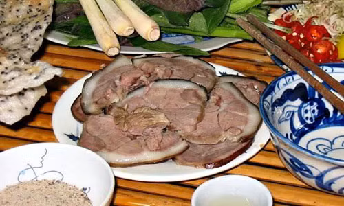 Tuc an thit cho ngay Tet o mot lang tai Ha Noi