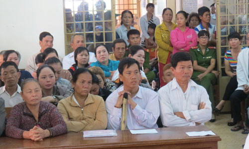 Tai xe xe can chet san phu, vang thai nhi ra toa-Hinh-2