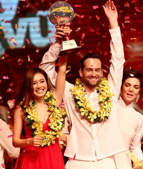 Loat scandal gay soc cua Buoc nhay hoan vu 2015-Hinh-2