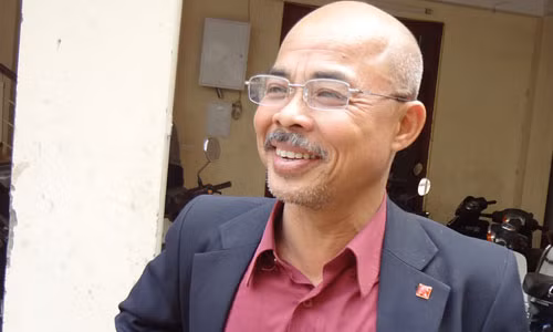 Nghe si Han Van Tinh bi ung thu phoi da di can