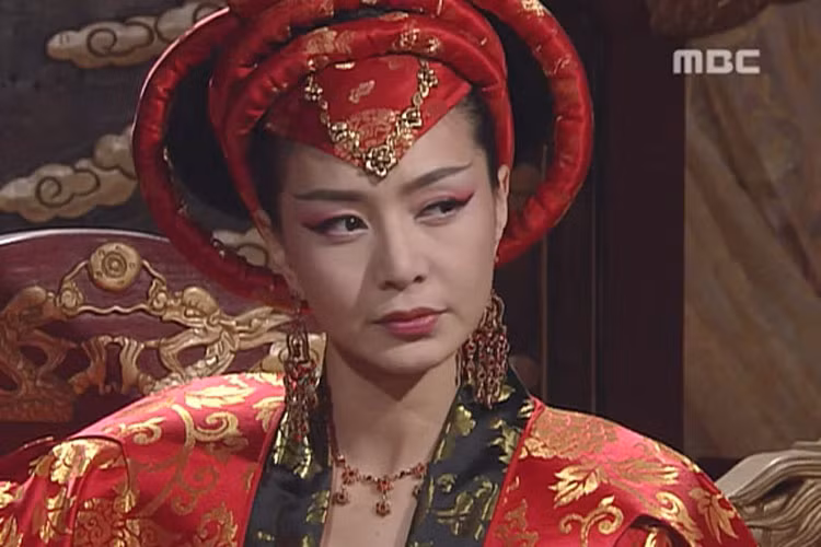 Kim Hye Ri trong phim "Shin Don" chắc chắn thắng giải thưởng nhân vật có kiểu tóc độc đáo nhất.