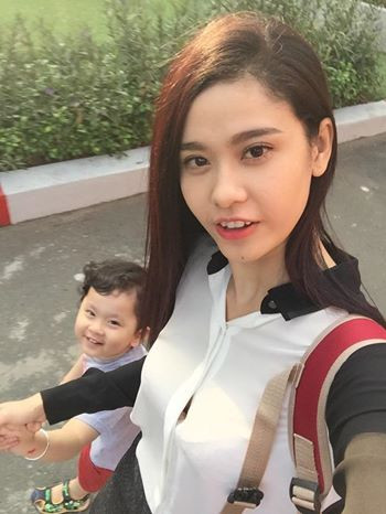 Tim soc vi Truong Quynh Anh om con bo nha ra di-Hinh-3