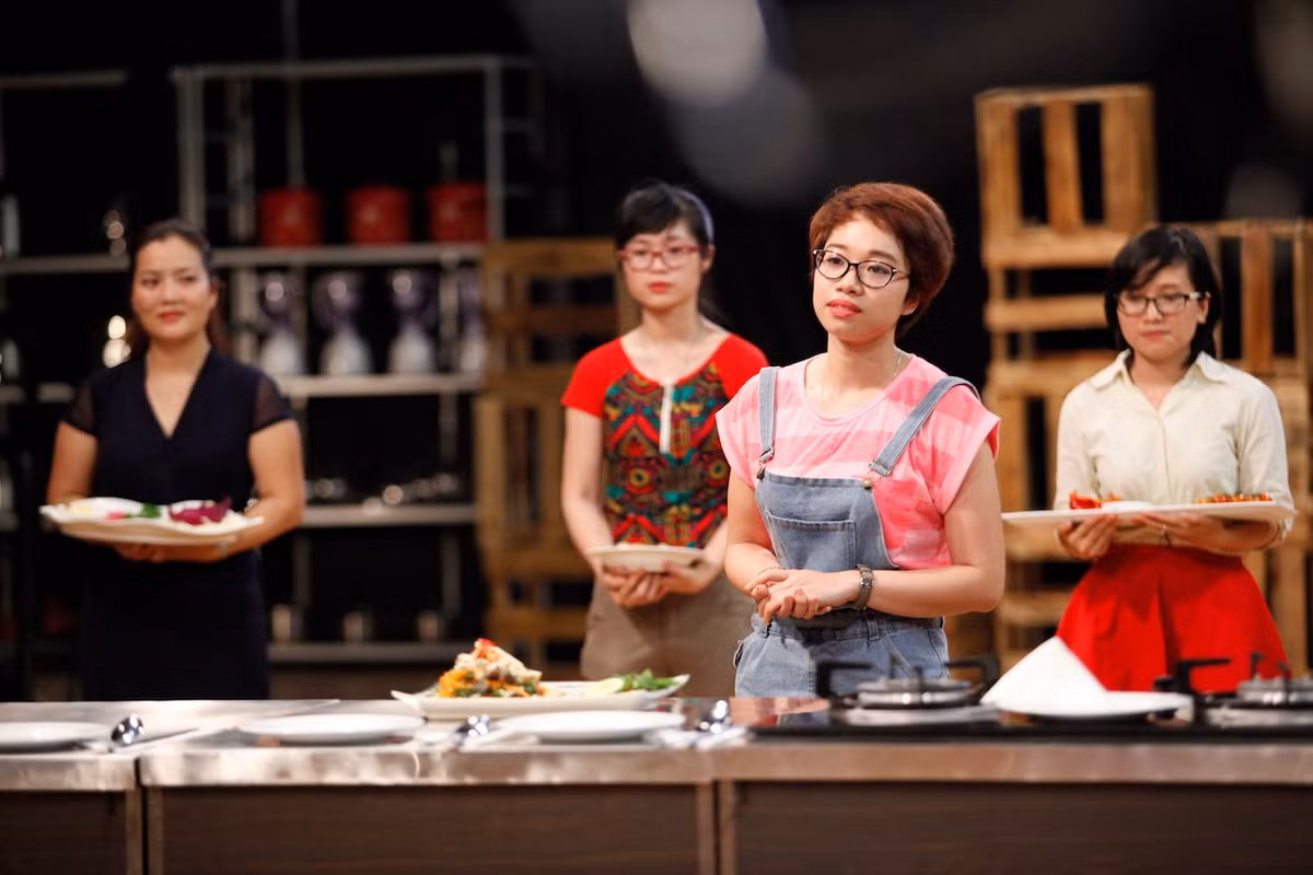 Trước đó, "Vua đầu bếp - Master Chef Vietnam" cũng là một trong số những chương trình BHD liên kết cùng VTV. Chương trình này từng xảy ra sự cố thí sinh chặt đầu ba ba gây phản cảm trên sóng truyền hình, khiến cho BTC phải lên tiếng xin lỗi.