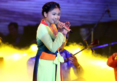 Phiên bản "The Vocie" dành cho lứa tuổi nhí - "The Voice Kids" thậm chí còn vượt mặt "đàn anh" về độ hot. Từ chương trình này nhiều ngôi sao nhí tỏa sáng như: Phương Mỹ Chi, Quang Anh, Thiện Nhân...