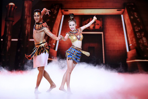 Ngoài ra, chương trình "Bước nhảy hoàn vũ 2015" của Cát Tiên Sa với sự góp mặt của Angela Phương Trinh, Chi Pu cũng là game show đình đám hiện nay.