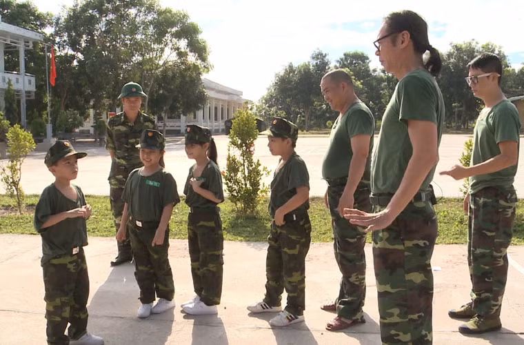 Tran Bom len chuc chi huy, phat bo Tran Luc hit dat