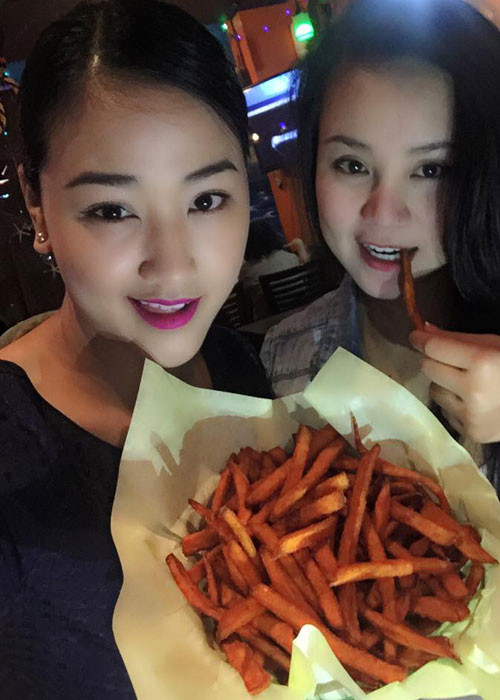 Maya hội ngộ Vy Oanh tại Mỹ.