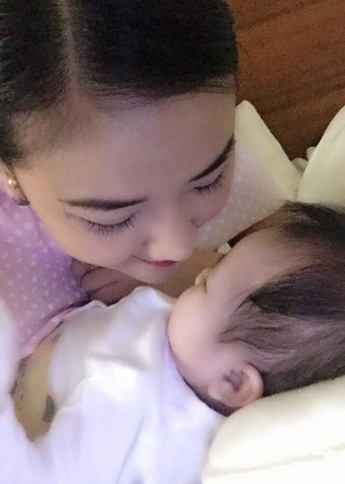 Hiện tại, chân dung người đàn ông của Maya vẫn là một bí mật với công chúng.