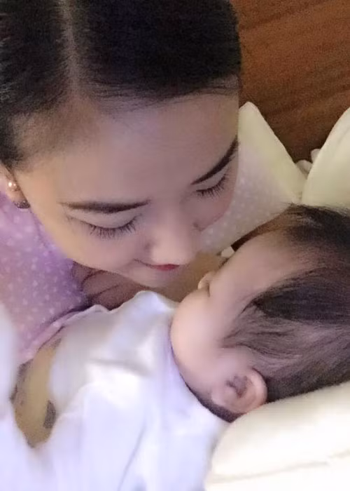 Hiện tại, chân dung người đàn ông của Maya vẫn là một bí mật với công chúng.