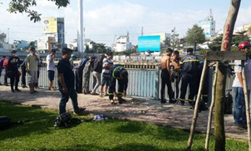 So bi cong an bat, nhay xuong kenh chet duoi