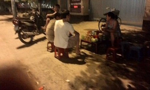 Nguoi phu nu ban tra da dem de duoc gap dua con da mat?