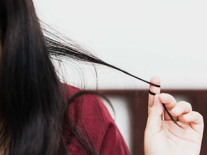 Nghiện kéo tóc Một số người, đặc biệt là phụ nữ có thói quen kéo tóc khi họ đang căng thẳng hoặc không còn sáng suốt. Khoa học gọi đây là hội chứng nghiện giật tóc. Thậm chí có người nghiện đến độ kéo cả lông mày và đây thực sự là một thói quen rất đáng sợ!