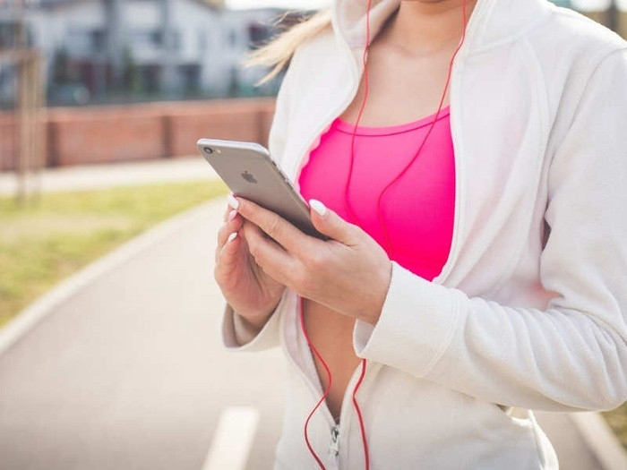 Nghiện tập thể dục Bạn thực sự có thể bị nghiện tập thể dục đấy! Đối với người nghiện tập thể dục, họ không thể không tập luyện mỗi ngày. Họ thường coi tập luyện là cách để tránh căng thẳng và tránh suy nghĩ buồn chán. Nếu bạn cảm thấy khó chịu khi bạn không có thời gian để tập luyện và thay đổi tâm trạng, bạn có thể là một người nghiện.