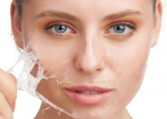 Việc tẩy da chết thường xuyên sẽ giúp làn da của chị em trắng sáng và mịn màng hơn rất nhiều - Ảnh minh họa: Internet